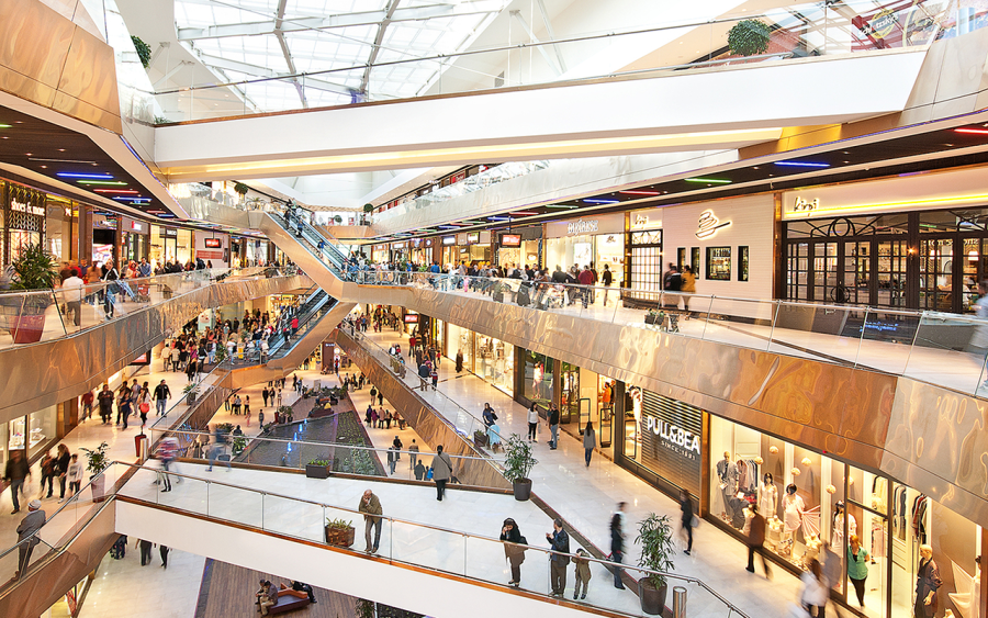 What Comes First – Footfall or Retailers?